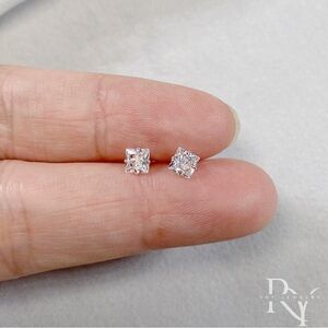 Silver Screw back Solitaire square Diamonds CZ Stud Earrings- ESB007
